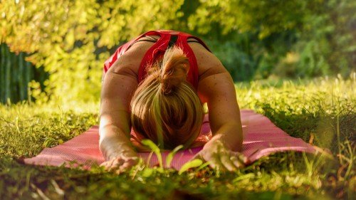 Family yoga in El Jou Nature