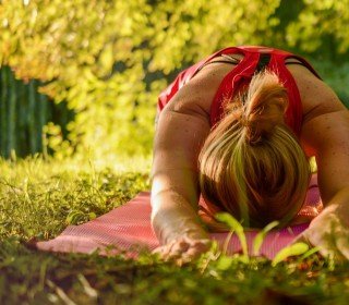 Yoga en familia en El Jou Nature