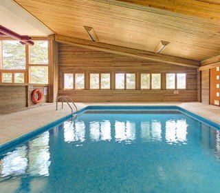Piscine couverte El Jou Nature, hôtel familial et rural